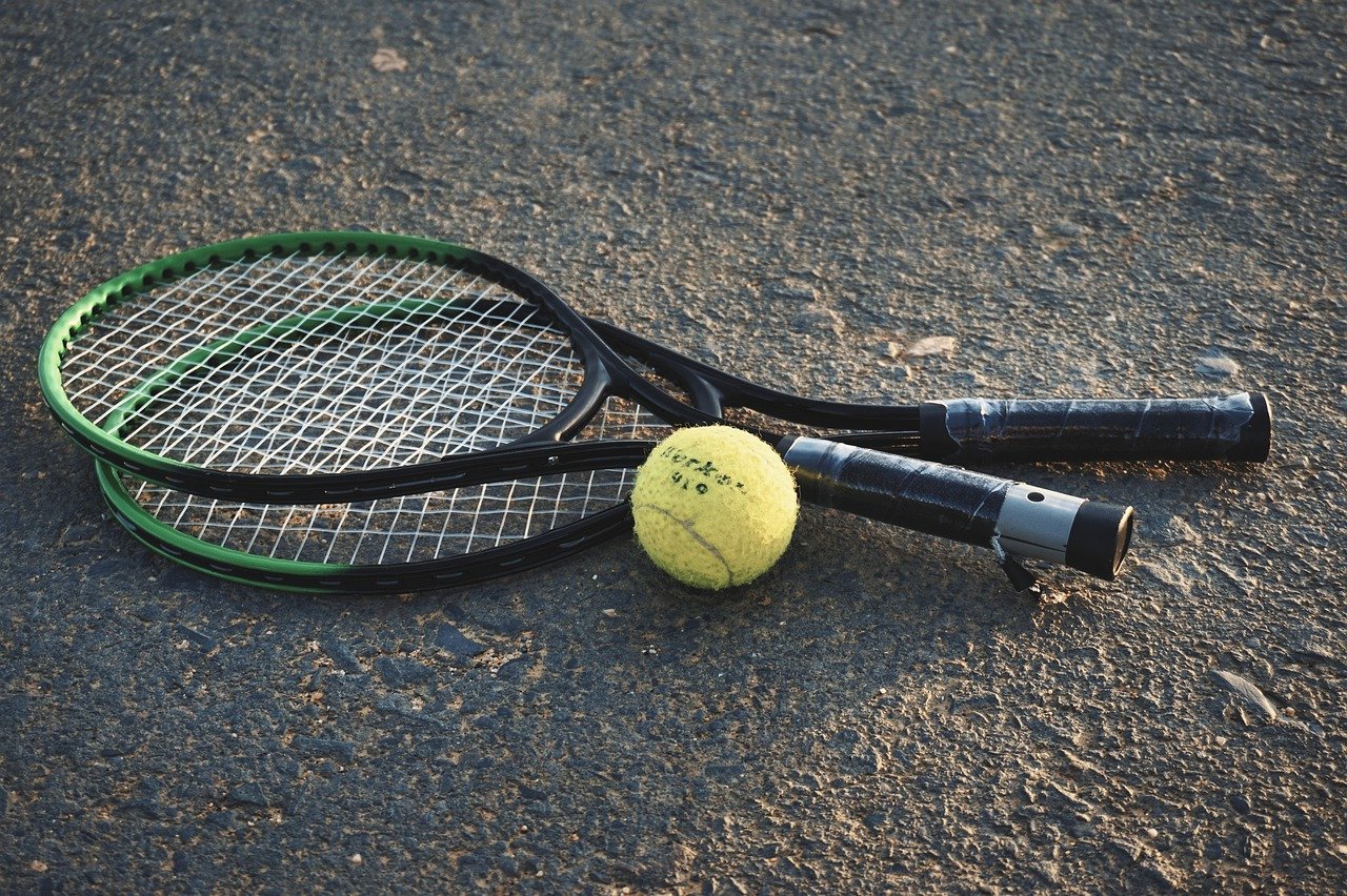 découvrez l'univers captivant du tennis : techniques, histoires de joueurs emblématiques, conseils pour s'initier ou se perfectionner, et les dernières actualités du circuit professionnel.